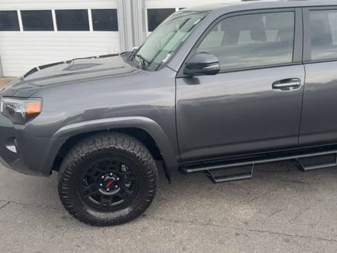 Used 2023 Toyota 4Runner TRD Off-Road Premium w/ Moonroof Package AWD/4WD image 9
