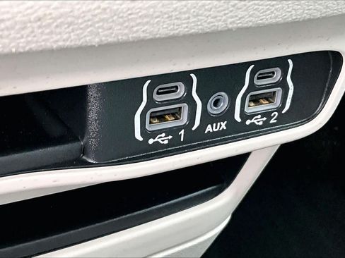 Used 2024 Chrysler Pacifica Touring-L FWD image 33