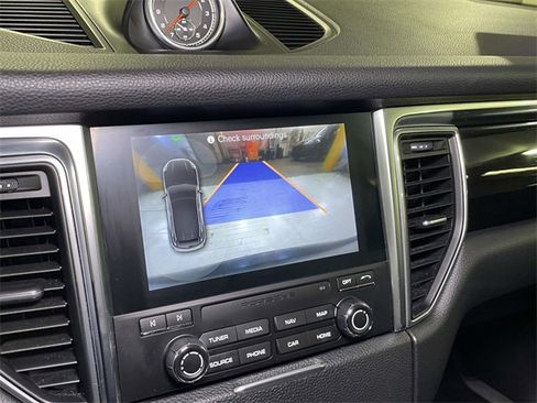 Used 2018 Porsche Macan image 31