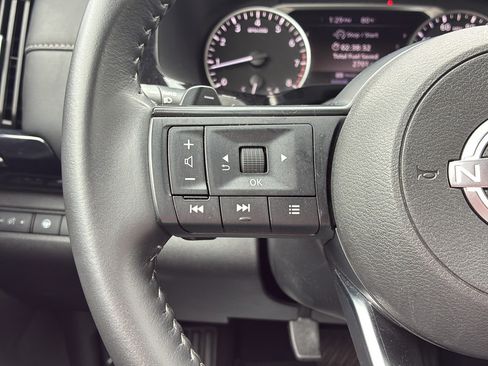 Used 2025 Nissan Pathfinder SV FWD image 25