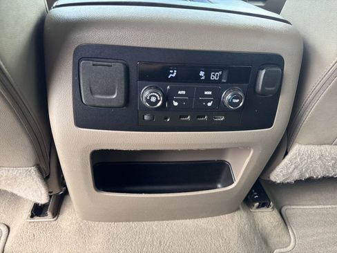 Used 2020 Chevrolet Suburban LT RWD image 33
