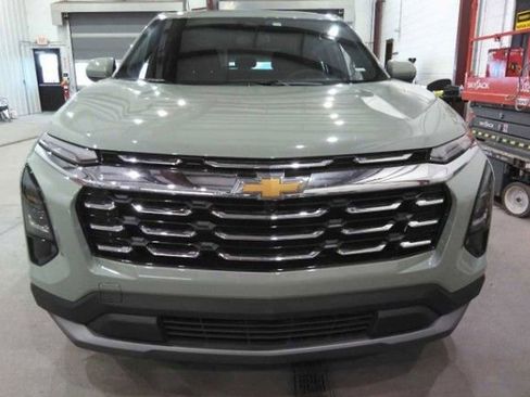Used 2026 Chevrolet Equinox LT AWD/4WD image 3