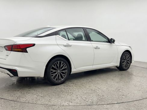 Used 2025 Nissan Altima 2.5 SV FWD image 9