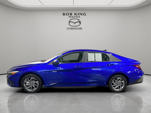 Used 2024 Hyundai Elantra SEL FWD image 2