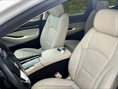 Used 2023 Buick Enclave Essence w/ Experience Buick Package FWD image 21