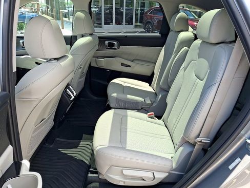 Used 2023 Kia Sorento SX Prestige w/ Panoramic Sunroof Package AWD/4WD image 14