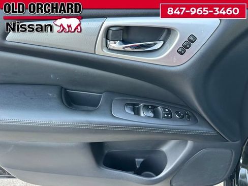 Used 2017 Nissan Pathfinder SL w/ SL Premium Package AWD/4WD image 8