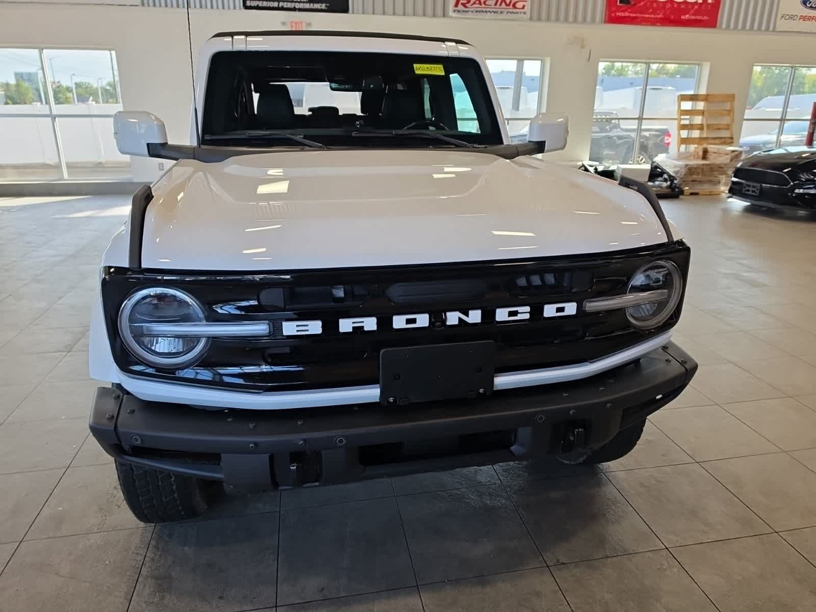 Used 2022 Ford Bronco Outer Banks AWD/4WD image 2