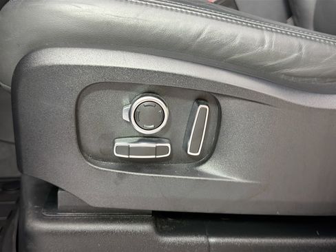 Certified 2023 Land Rover Defender 130 SE image 21