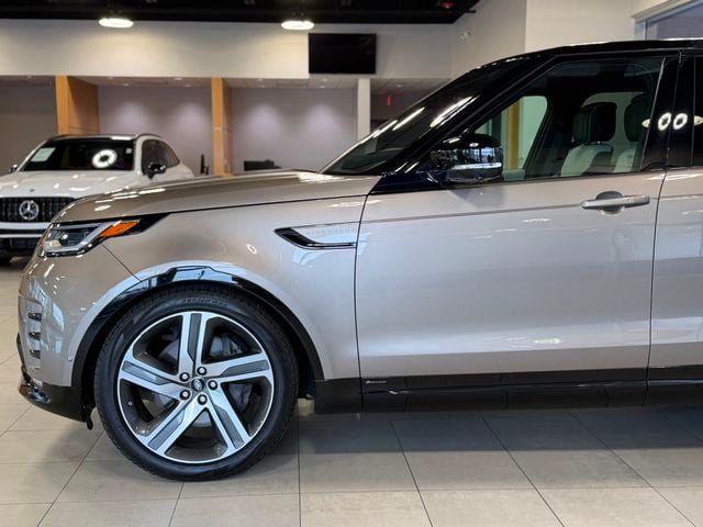 Used 2021 Land Rover Discovery HSE R-Dynamic AWD/4WD image 8