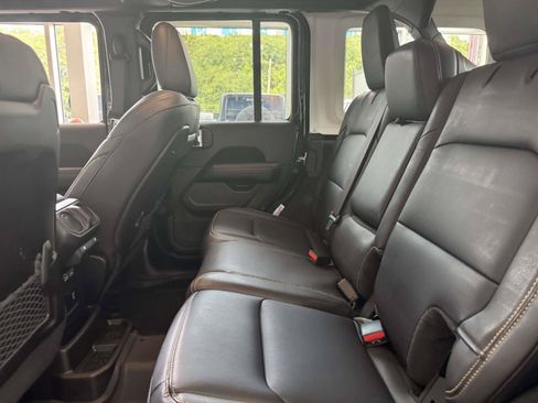 Used 2025 Jeep Wrangler Unlimited Sahara AWD/4WD image 14