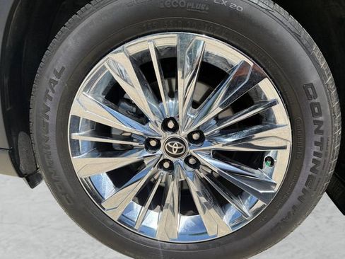 Used 2025 Toyota Grand Highlander AWD image 24