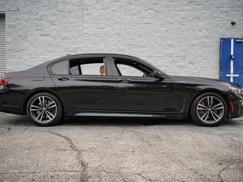 Used 2022 BMW 750i xDrive w/ Executive Package AWD/4WD image 18