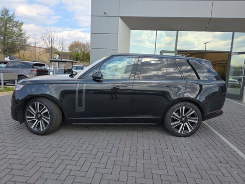 Certified 2023 Land Rover Range Rover SE image 9