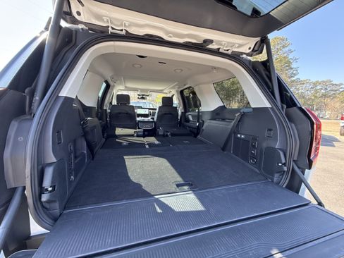 Used 2025 Ford Expedition Active image 32