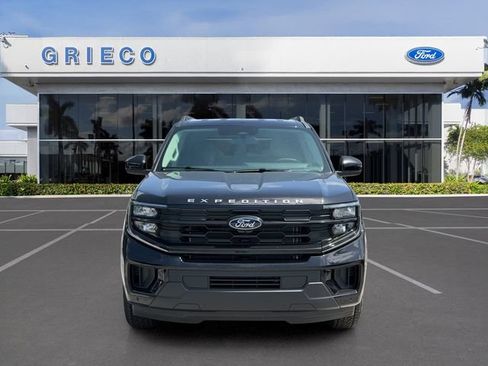 Used 2026 Ford Expedition Active RWD image 2