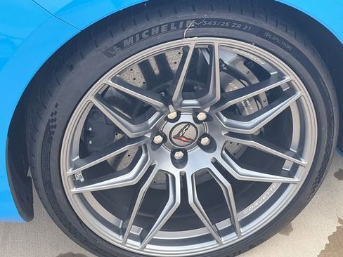 Used 2023 Chevrolet Corvette Z06 w/ Z07 Performance Package RWD image 11