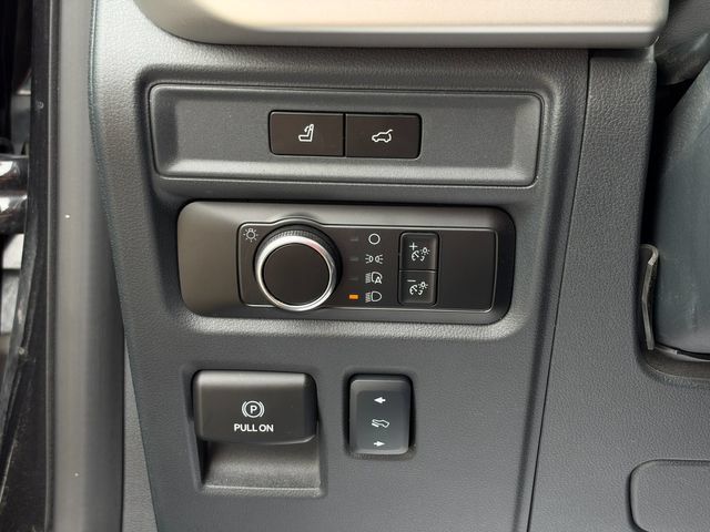 Used 2024 Ford Expedition XLT AWD/4WD image 43