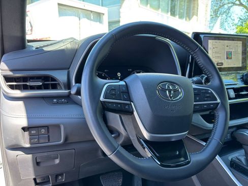 Used 2025 Toyota Highlander XSE AWD/4WD image 37