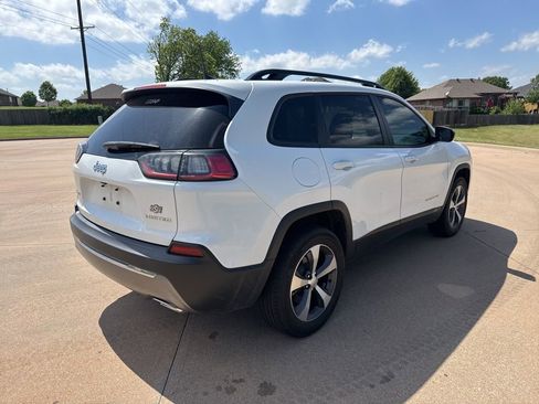 Used 2022 Jeep Cherokee Limited image 4