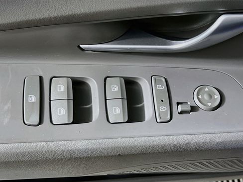 Used 2023 Hyundai Elantra SE w/ Cargo Package FWD image 15