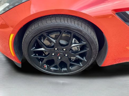 Used 2019 Chevrolet Corvette Stingray Convertible w/ Carbon Flash Badge Package RWD image 25