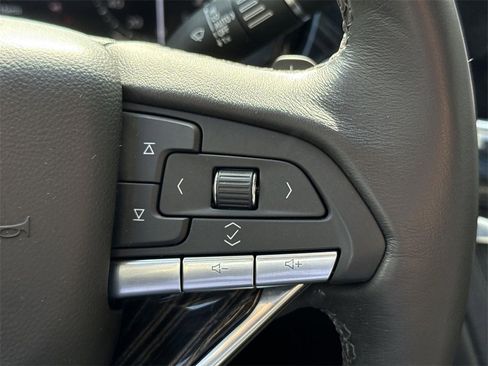 Used 2025 Cadillac XT6 Premium Luxury image 38