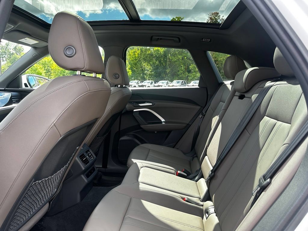 Used 2025 Audi Q5 Premium w/ Convenience Package AWD/4WD image 21