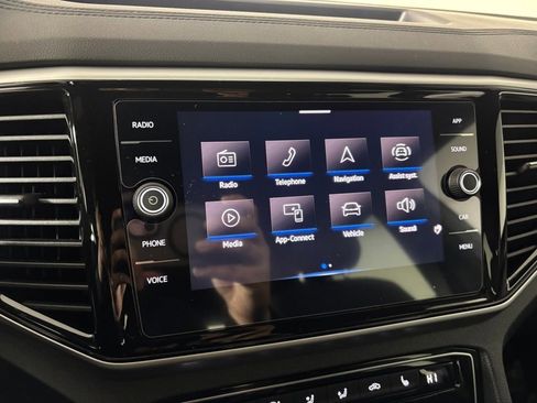 Used 2022 Volkswagen Atlas Cross Sport SE image 19