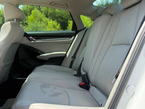 Used 2018 Honda Accord EX image 6