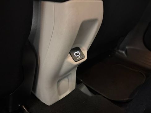 Used 2018 Jeep Renegade Latitude AWD/4WD image 29