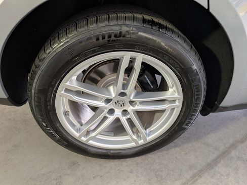 Used 2025 Porsche Macan image 17