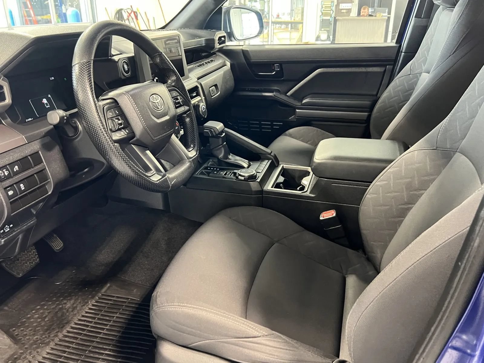 Used 2025 Toyota Tacoma SR5 AWD/4WD image 29