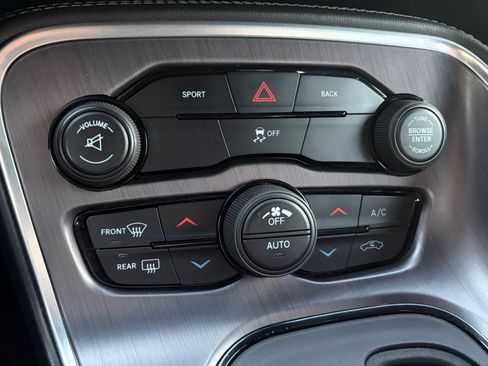 Used 2016 Dodge Challenger SXT image 22