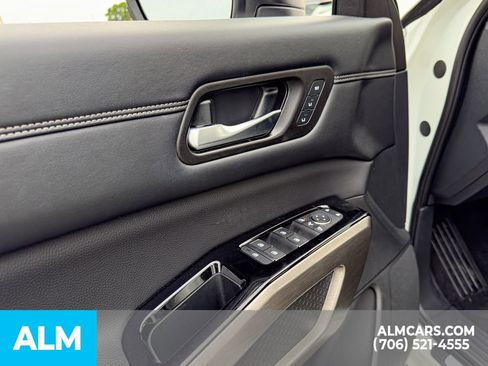 Used 2024 Nissan Pathfinder Platinum w/ Black Appearance Package FWD image 15
