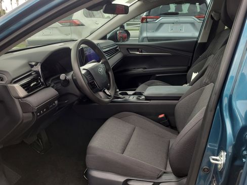 Used 2025 Toyota Camry LE image 19