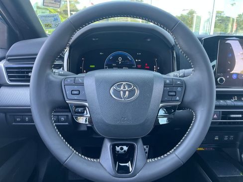 Used 2025 Toyota Camry SE w/ Convenience Package FWD image 16