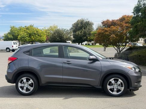 Used 2017 Honda HR-V LX image 6