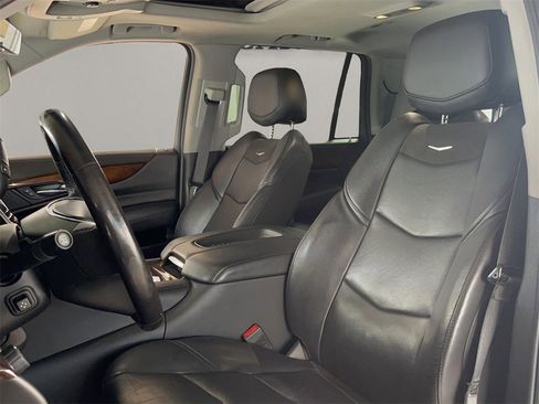Used 2020 Cadillac Escalade Luxury image 9