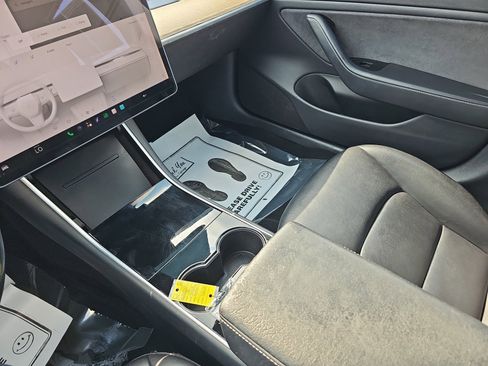 Used 2018 Tesla Model 3 Long Range RWD image 22