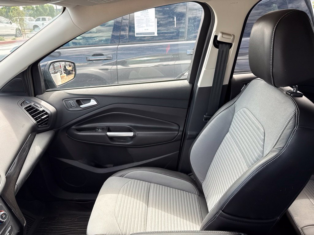 Used 2017 Ford Escape SE w/ SE Sport Appearance Package AWD/4WD image 14