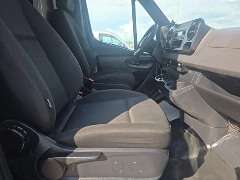 Used 2019 Mercedes-Benz Sprinter 170 image 4