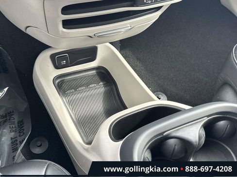 Used 2023 Chrysler Pacifica Touring-L FWD image 26