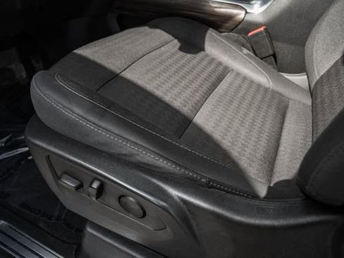 Used 2023 Chevrolet Silverado 1500 LT image 34