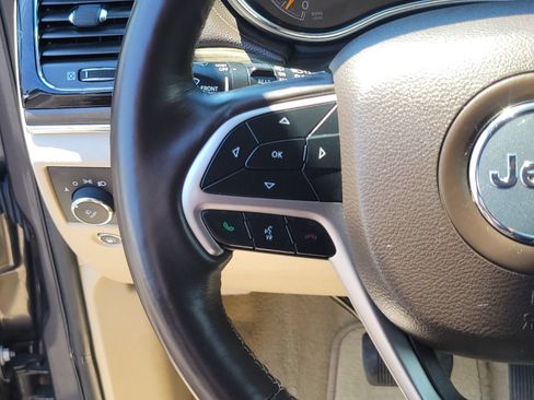 Used 2020 Jeep Grand Cherokee Overland AWD/4WD image 32