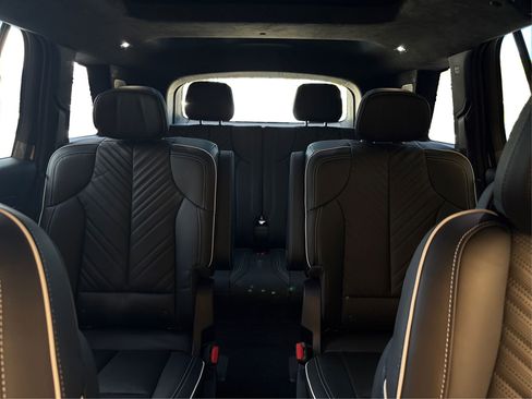 New 2026 Cadillac Vistiq Platinum image 17