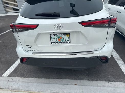 Used 2022 Toyota Highlander XLE image 9