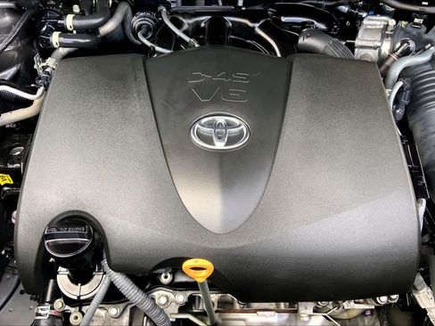 Used 2022 Toyota Highlander LE FWD image 32