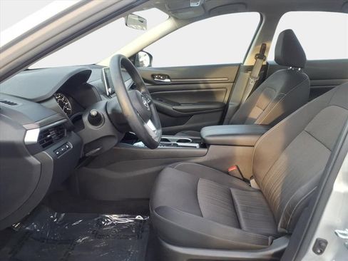 Used 2024 Nissan Altima 2.5 SV image 8