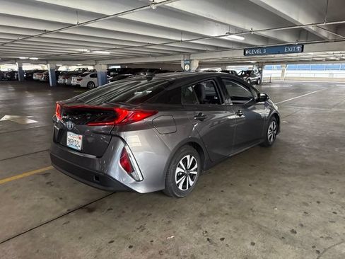 Used 2018 Toyota Prius Prime Plus FWD image 3
